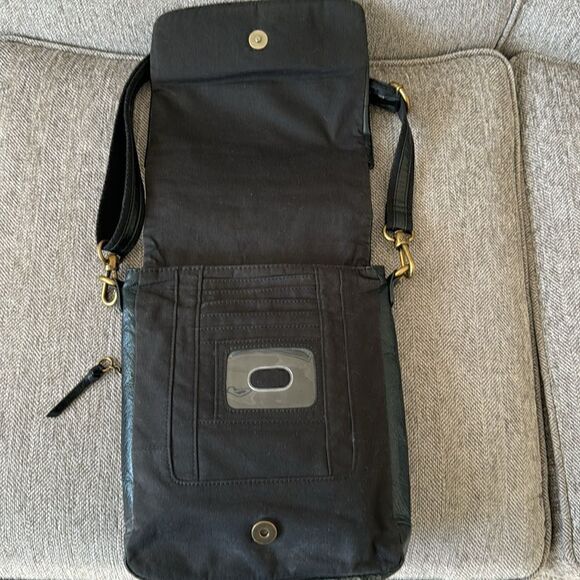 The Sak Women’s Black Leather Crossbody Messenger Bag Multi Functional Pockets - Picture 4 of 16